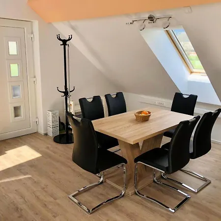Avio Rooms Apartman *