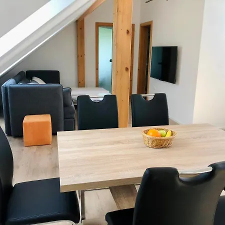 Avio Rooms Apartman *